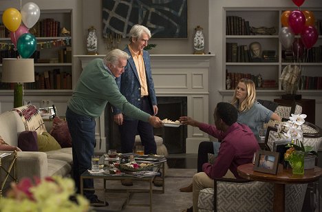 Martin Sheen, Sam Waterston, Brooklyn Decker - Grace and Frankie - The Coup - Photos