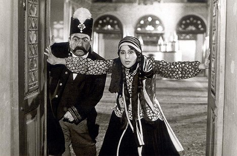 Ezzatolah Entezami, Fatemah Motamed-Aria - Nassereddin Shah, Actor-e Cinema - Van film