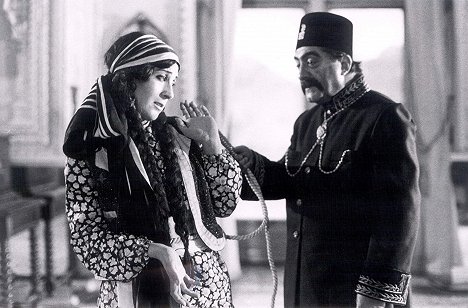 Fatemah Motamed-Aria, Ezzatolah Entezami - Nassereddin Shah, Actor-e Cinema - Kuvat elokuvasta
