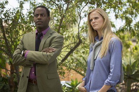 Baron Vaughn, Brooklyn Decker - Grace and Frankie - The Credit Cards - Photos