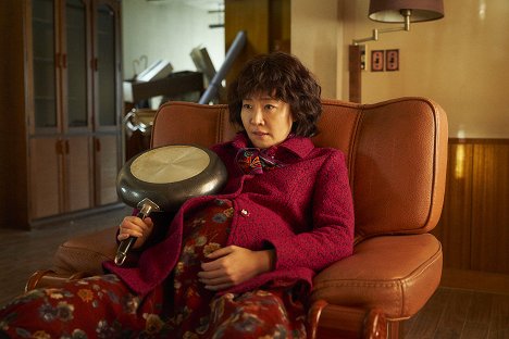 Ji-won Uhm - The Odd Family: Zombie on Sale - Photos