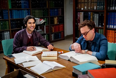 Kunal Nayyar, Johnny Galecki - The Big Bang Theory - Die russische Widerlegung - Filmfotos