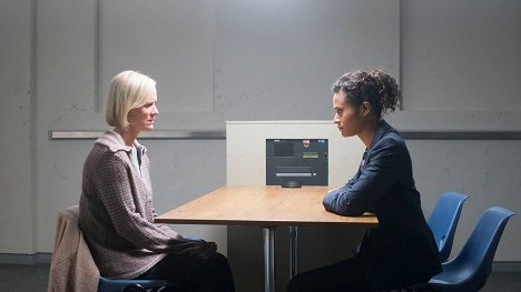 Hermione Norris, Angel Coulby - Innocent - Episode 3 - Filmfotos