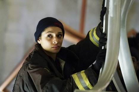 Miranda Ray Mayo - Chicago Fire - Aus dem Nichts - Filmfotos
