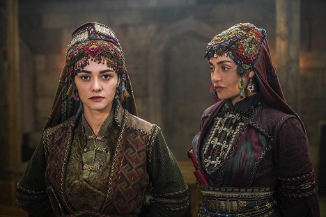 Esra Bilgiç Töre, Didem Balçın - Resurrection: Ertugrul - Episode 17 - Making of