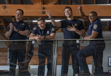 Peter Krause, Oliver Stark, Ryan Guzman, Aisha Hinds - 9-1-1 - New Beginnings - Photos