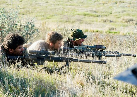Justin Melnick, Max Thieriot, Tyler Grey - SEAL Team - You Only Die Once - Photos