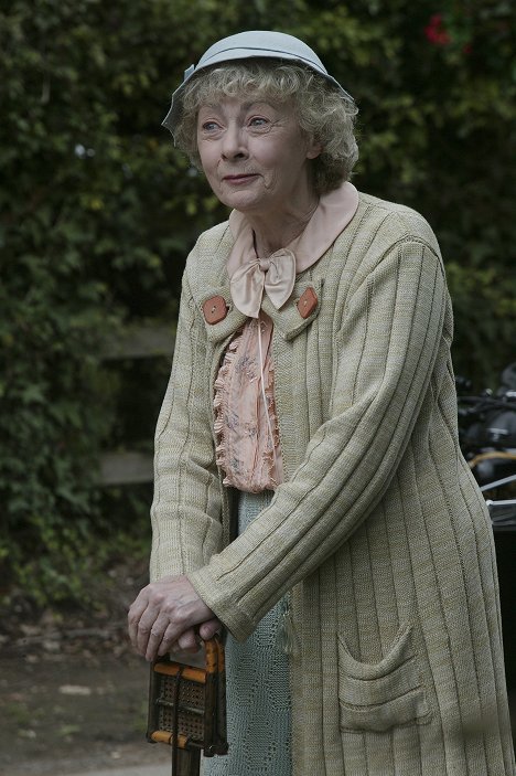 Geraldine McEwan - Agatha Christie's Marple - Murha maalaiskylässä - Kuvat elokuvasta