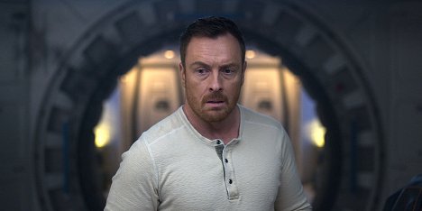 Toby Stephens - Zagubieni w kosmosie - Diamenty - Z filmu