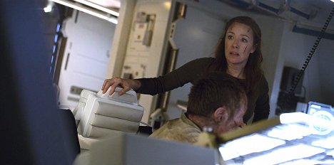 Molly Parker - Lost in Space - Infestation - Photos