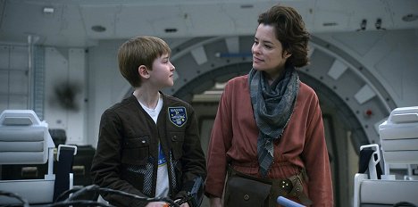 Maxwell Jenkins, Parker Posey - Lost in Space – Verschollen zwischen fremden Welten - Kommunikation - Filmfotos