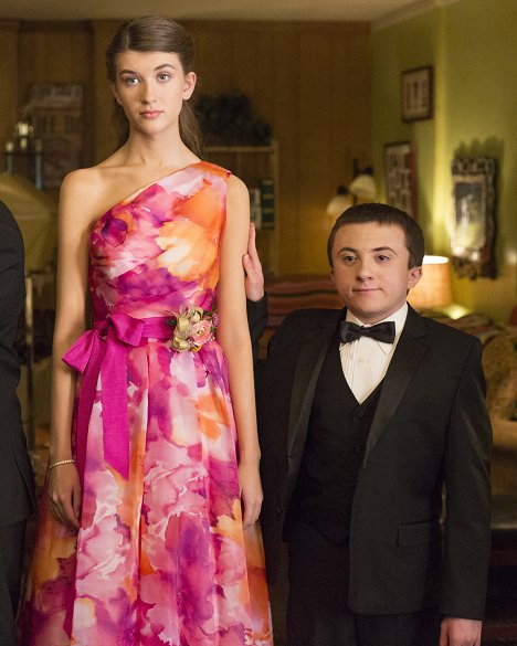 Casey Burke, Atticus Shaffer - The Middle - Great Heckspectations - Photos