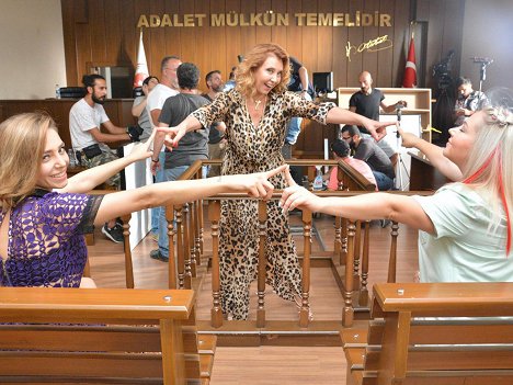 Nedim Saban, Nergis Kumbasar - Çat Kapı Aşk - De filmagens