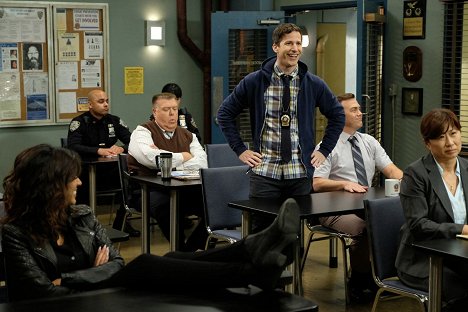 Joel McKinnon Miller, Andy Samberg - Brooklyn Nine-Nine - Ein Wort gegen das andere - Filmfotos