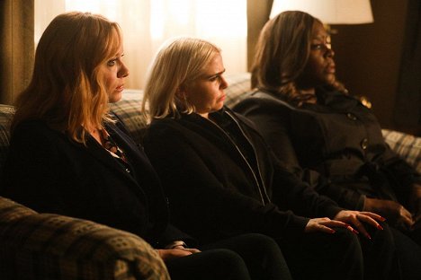 Christina Hendricks, Mae Whitman, Retta - Good Girls - You Have Reached the Voicemail of Leslie Peterson - Photos