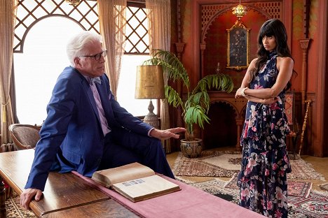 Ted Danson, Jameela Jamil - The Good Place - The Book Of Dougs - Photos