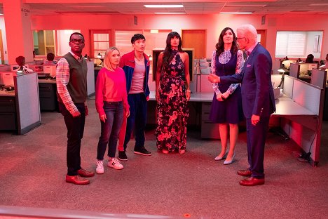 William Jackson Harper, Kristen Bell, Manny Jacinto, Jameela Jamil, D'Arcy Carden, Ted Danson - The Good Place - Janet(s) - Photos