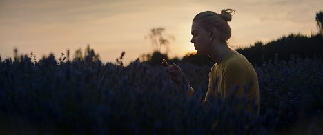 Elle Fanning - Violet hangja - Filmfotók