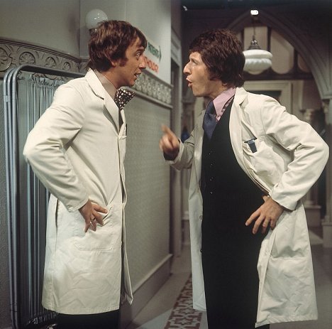 Robin Nedwell, George Layton - Doctor in Charge - Van film