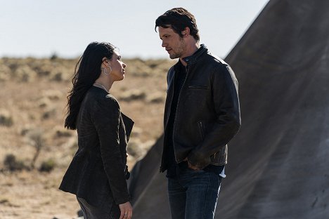 Jeanine Mason, Nathan Parsons - Roswell: Nové Mexiko - Songs About Texas - Z filmu