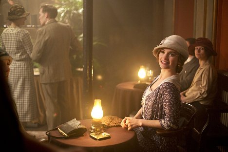 Lily James - Panství Downton - Epizoda 2 - Z filmu