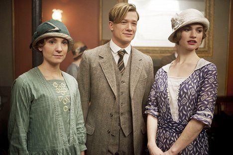 Joanne Froggatt, Ed Speleers, Lily James - Downton Abbey - Episode 2 - Z filmu