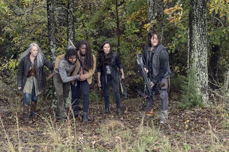 Melissa McBride, Avi Nash, Danai Gurira, Eleanor Matsuura, Norman Reedus - The Walking Dead - The Calm Before - Photos