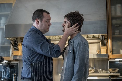 Michael Gladis, Jim Sturgess - Feed the Beast - Gimme a T - Z filmu