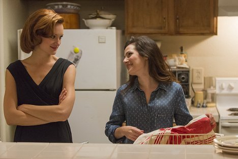 Kerry Bishé, Aleksa Palladino - Halt and Catch Fire - The Way In - Filmfotos