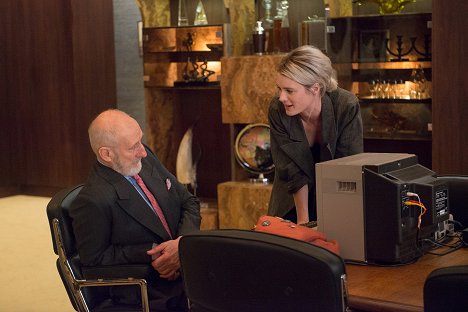 James Cromwell, Mackenzie Davis - Halt and Catch Fire - Extract and Defend - Photos