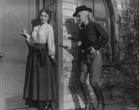 Joan Leslie, Audrey Totter - La sombra de la horca - De la película