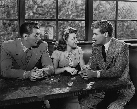 Robert Mitchum, Jean Porter, Guy Madison - Till the End of Time - Photos