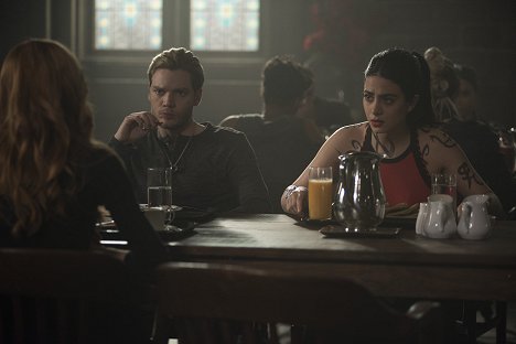 Dominic Sherwood, Emeraude Toubia - Shadowhunters: The Mortal Instruments - To the Night Children - Photos