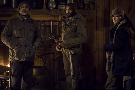 Seth Gilliam, Avi Nash, Christian Serratos - The Walking Dead - Der Sturm - Filmfotos