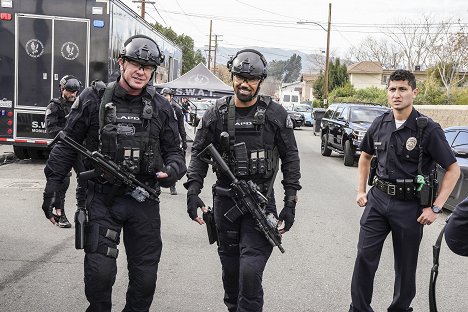 Kenny Johnson, Shemar Moore - S.W.A.T. - Pride - Photos
