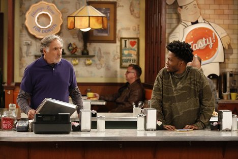 Judd Hirsch, Jermaine Fowler - Superior Donuts - Secrets and Spies - Do filme
