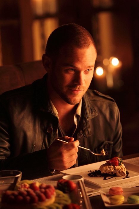 Aaron Ashmore - Lost Girl - Table for Fae - Film
