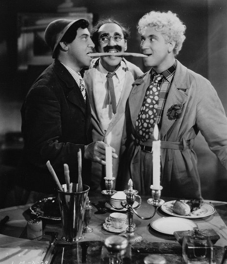 Chico Marx, Groucho Marx, Harpo Marx - Noc v Casablance - Z filmu