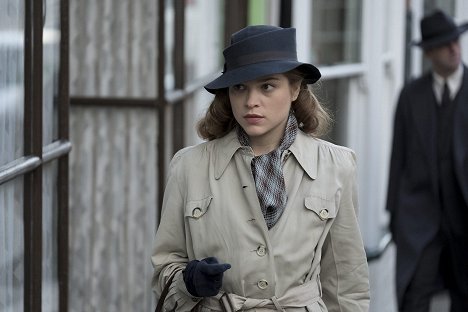 Sophie Cookson - Red Joan - Photos