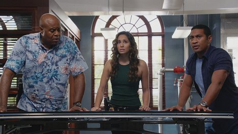 Chi McBride, Meaghan Rath, Beulah Koale - Hawaii Five-0 - Pio ke kukui, po'ele ka hale - Photos