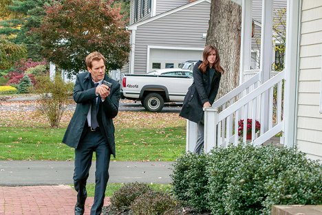 Kevin Bacon, Jessica Stroup - The Following - Home - Photos