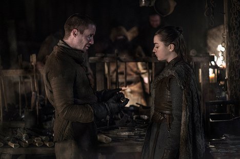 Joe Dempsie, Maisie Williams - Game of Thrones - Winterfell - Photos
