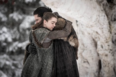 Maisie Williams, Kit Harington - Game of Thrones - Winterfell - Photos