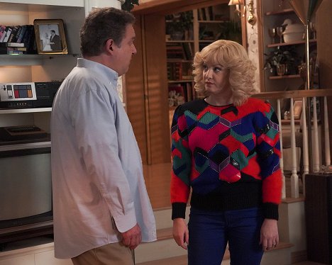 Jeff Garlin, Wendi McLendon-Covey - Die Goldbergs - Jeopardy - ohne mich - Filmfotos