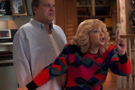 Jeff Garlin, Wendi McLendon-Covey - The Goldbergs - I Lost on Jeopardy! - Photos