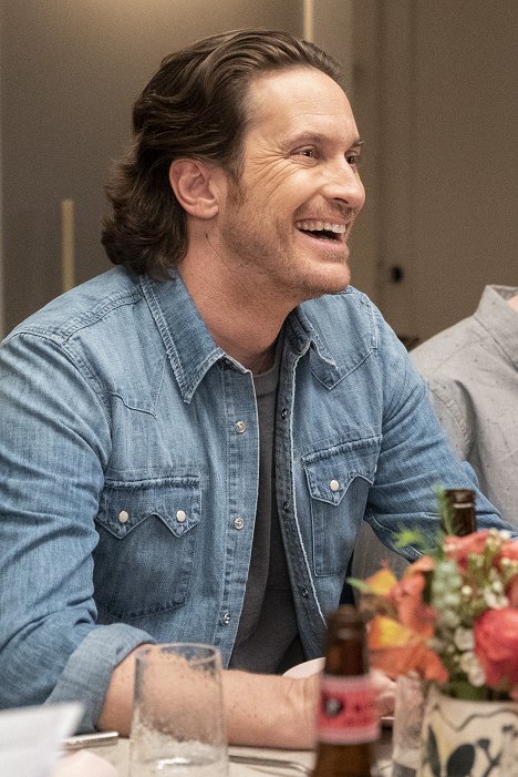 Oliver Hudson - Splitting Up Together - Welcome Home - Photos