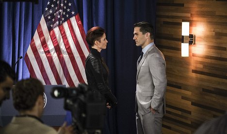 Chyler Leigh, Sam Witwer - Supergirl - Die Macht des Volkes - Filmfotos