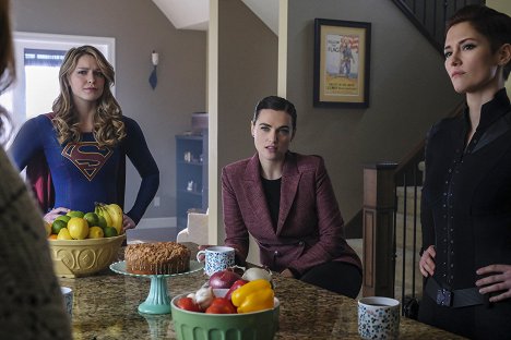Melissa Benoist, Katie McGrath, Chyler Leigh - Supergirl - Staatsfeind Nummer 1 - Filmfotos