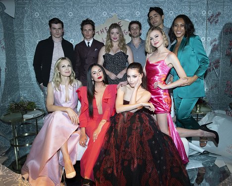 Cast and crew of Freeform’s new original series “Pretty Little Liars: The Perfectionists” celebrated the series premiere with a screening and immersive event in Hollywood - Chris Mason, Kelly Rutherford, Janel Parrish, Sasha Pieterse, Sofia Carson, Eli Brown, Hayley Erin, Sydney Park - Pretty Little Liars: The Perfectionists - De eventos