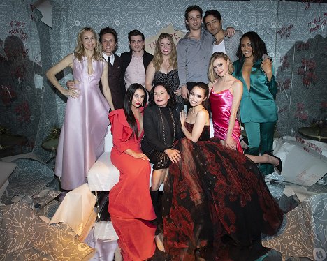 Cast and crew of Freeform’s new original series “Pretty Little Liars: The Perfectionists” celebrated the series premiere with a screening and immersive event in Hollywood - Kelly Rutherford, Janel Parrish, Chris Mason, I. Marlene King, Sasha Pieterse, Eli Brown, Sofia Carson, Hayley Erin, Sydney Park - Prolhané krásky: Perfekcionistky - Z akcií